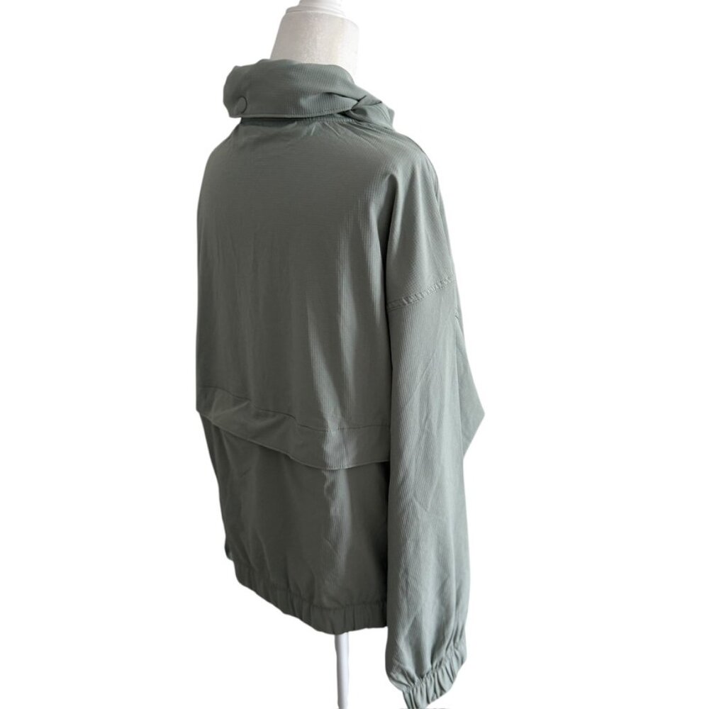 Eddie Bauer NWOT Green Windbreaker Hidden Hood Zipper Jacket Athletic apparel M - Picture 8 of 10